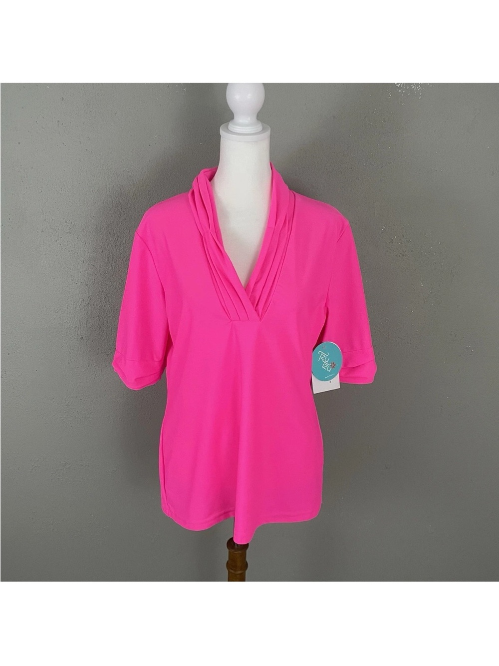 NEW TZU TZU $99 Rosie Top Size XL Bombshell Pink Pleats Stretchy UPF 50+ Shirt